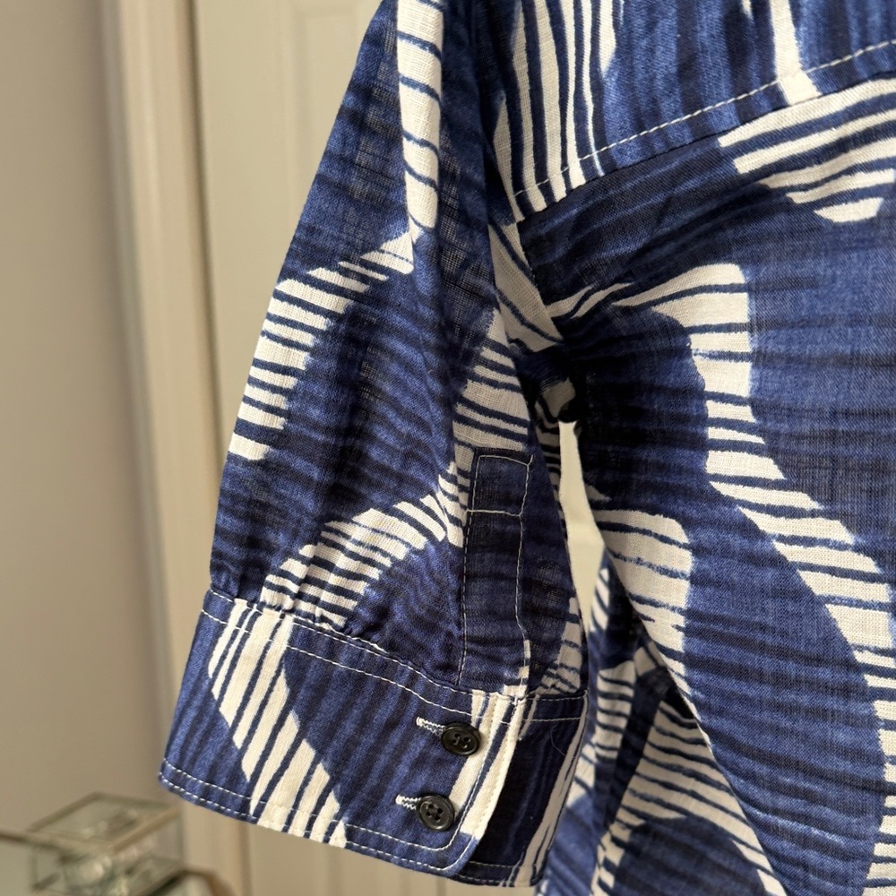 Banana Republic Blue & White Design Adorable Button-Up Top - Boxy & Fun XS ❤️ - Picture 3 of 8